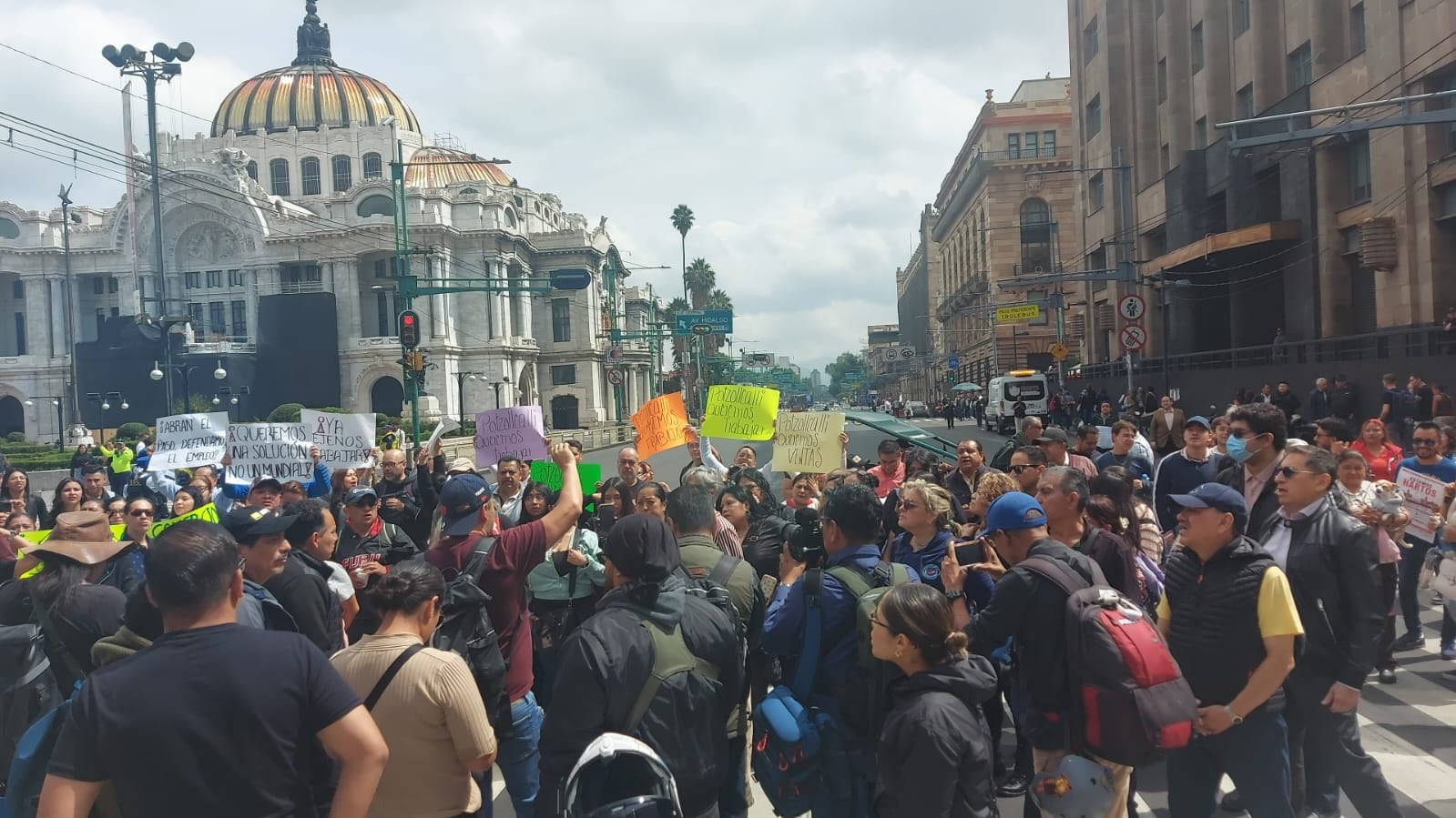 Maestros, estudiantes y comerciantes realizaron movilizaciones en distintos puntos de la capital