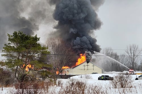 Explosión destruye una iglesia en Nueva York y deja cinco heridos
