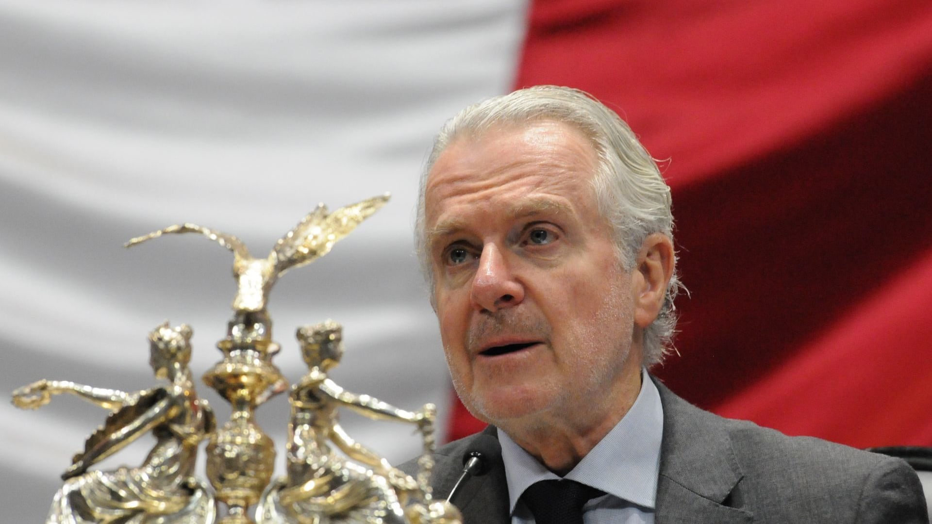 Santiago Creel piden remoción del presidente de Mesa Directiva