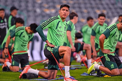 Europeos sacrifican vacaciones y se unen a la concentración del Tri rumbo al Mundial