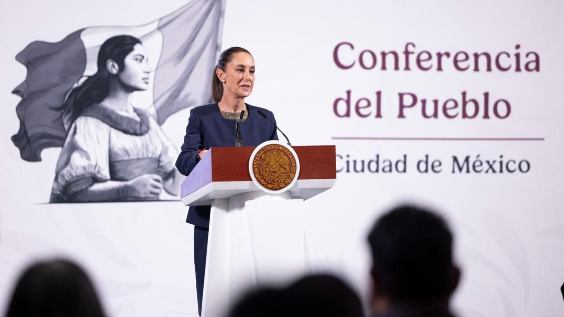 Gobierno de México denuncia inversión millonaria en cuentas falsas para difundir ataques contra Sheinbaum y AMLO