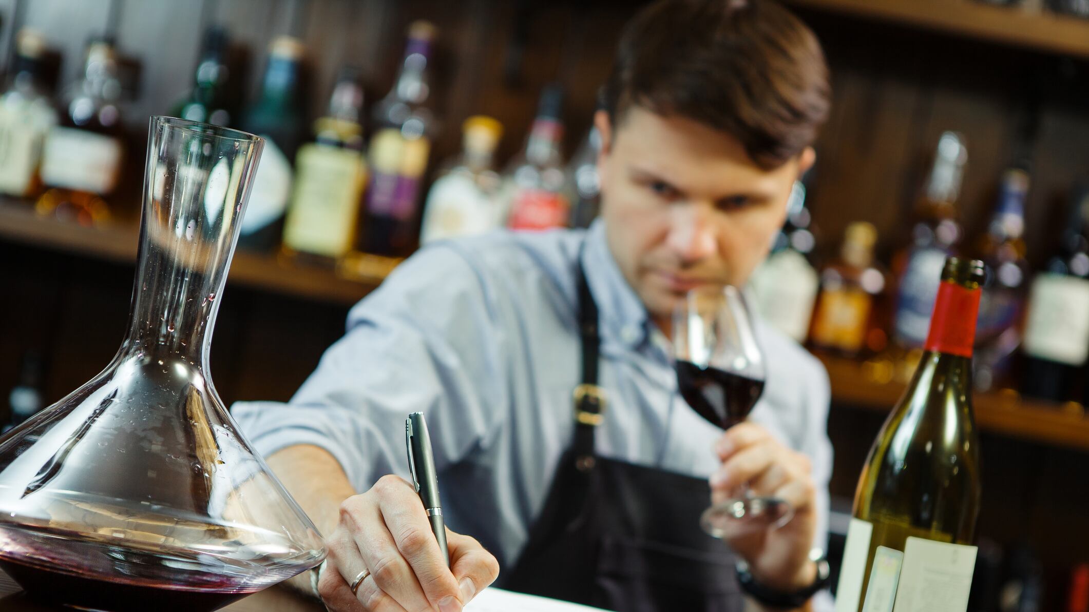 Descubre cómo la escena vinícola ha florecido en el país durante la última década y conoce el renacimiento de Cluny le Bar