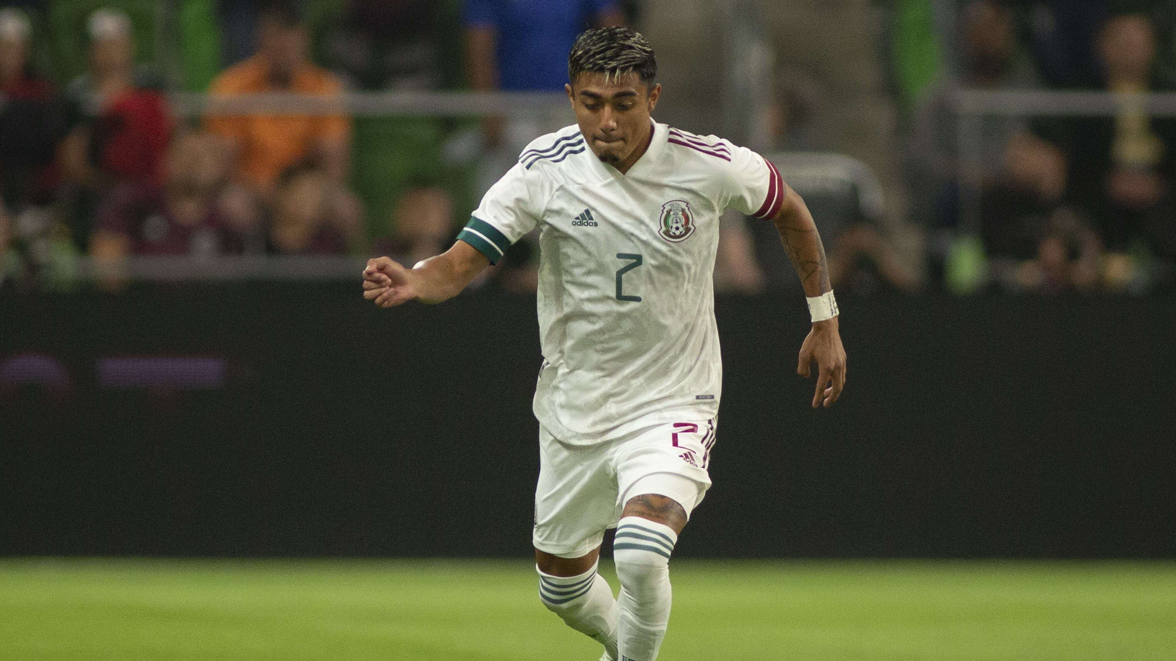 Julián Araujo ya vistió la camiseta de la Selección mexicana