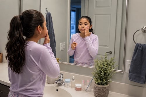 ¿Por qué niñas de 10 años usan retinol? La tendencia en rutinas de belleza ya preocupa a médicos