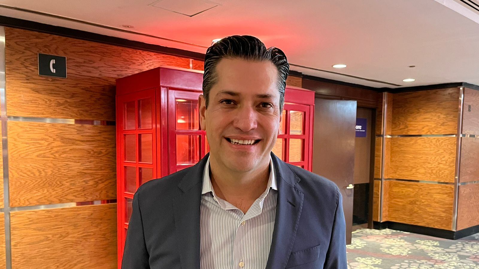 El próximo coordinador de desarrollo económico de Jalisco, Mauro Garza Marín, en entrevista exclusiva para Publimetro aseguró que su gestión enfocará sus esfuerzos en potenciar el liderazgo del estado en tecnología e innovación, así como en fortalecer el ecosistema empresarial y la sostenibilidad de la región. Garza Marín subrayó que Jalisco se ha posicionado como un referente en la industria de alta tecnología y semiconductores en México, y destacó la importancia de aprovechar esta ventaja competitiva.