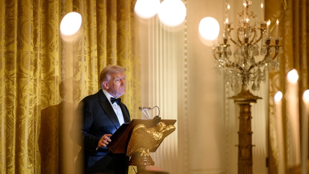 En un mensaje de fuerte carga electoral, Trump acusó a Joe Biden de permitir “admisiones ilegales”