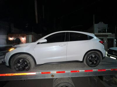 Uno de los vehículos confiscados por las autoridades federales.