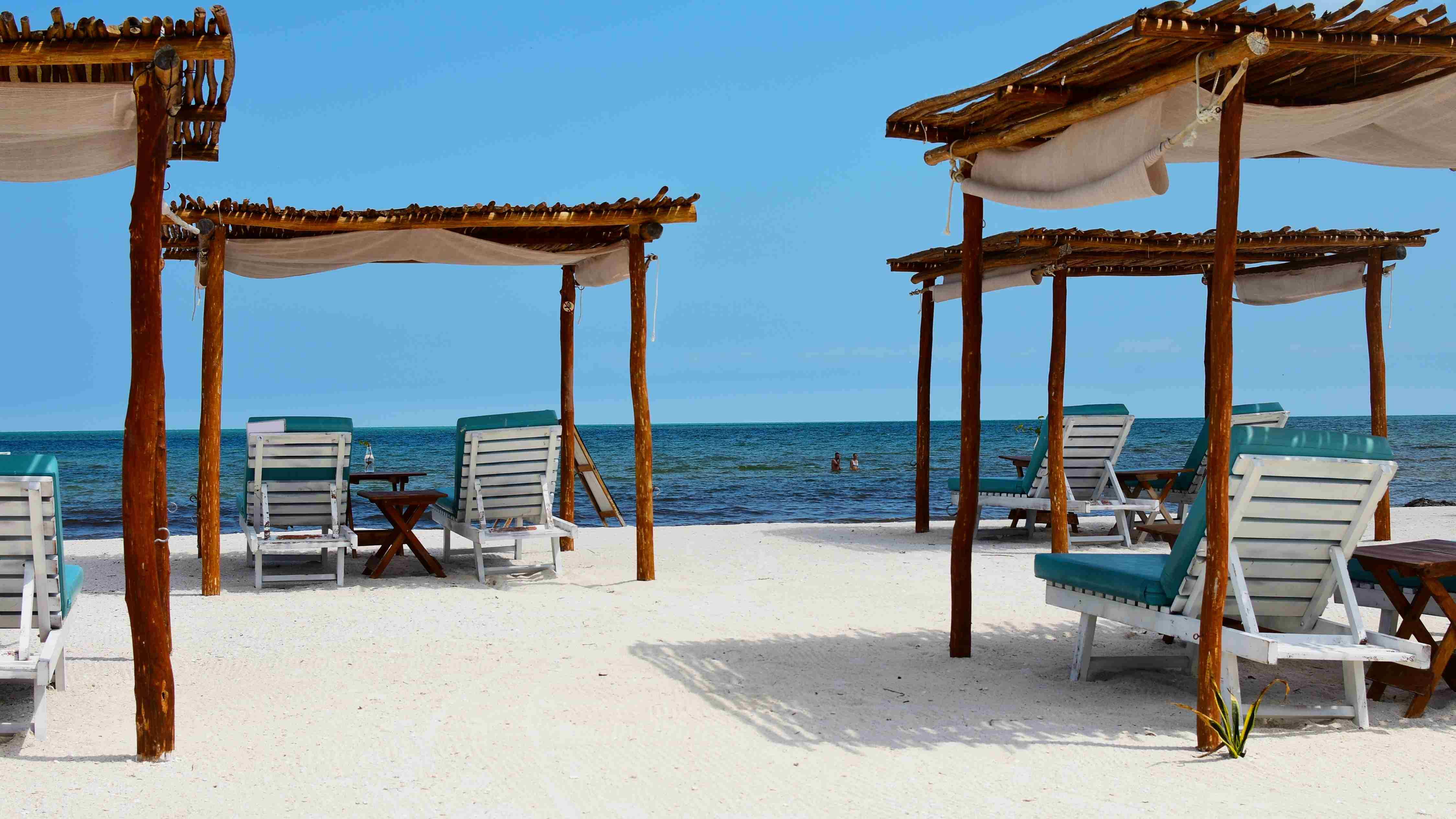 Holbox-jornada-de-limpieza-en-playa-QuintanaRoo