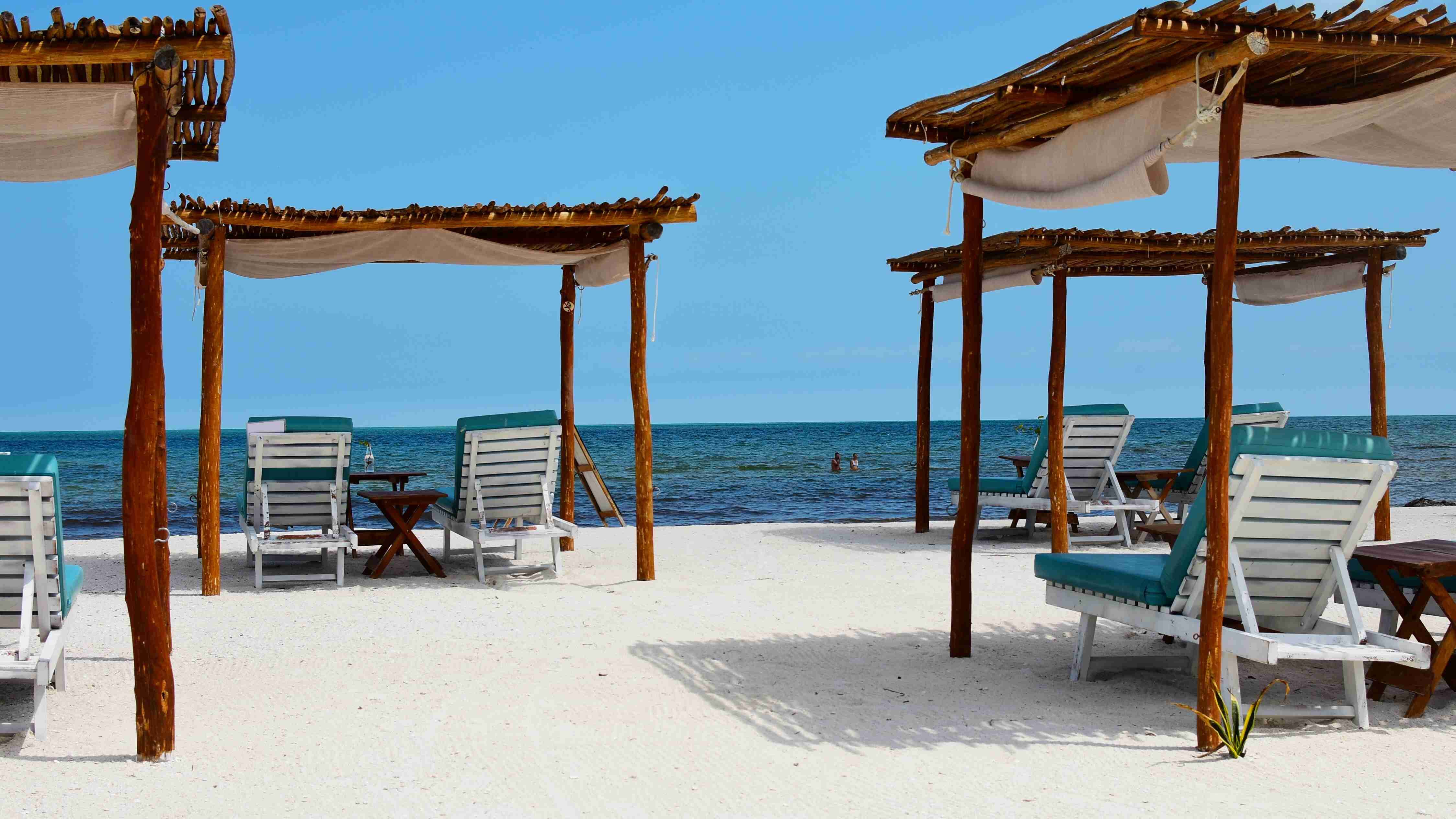 Holbox-jornada-de-limpieza-en-playa-QuintanaRoo