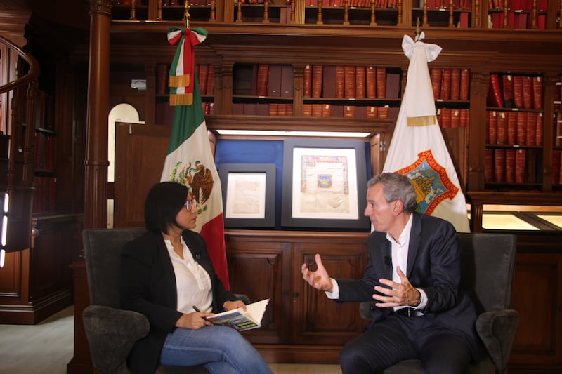 Habló sobre su relación con el gobernador y la presidenta.