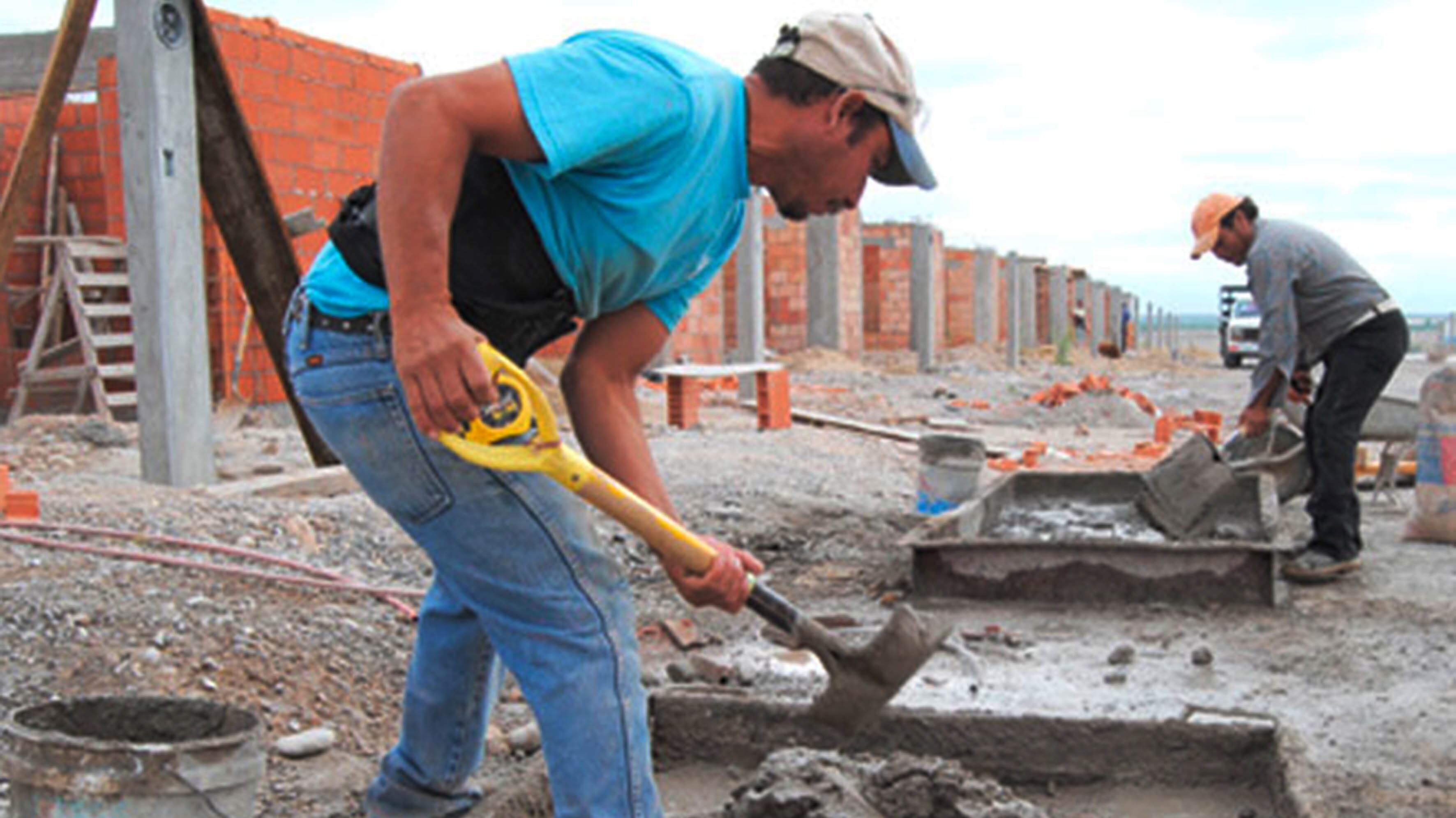 UNAM: da curso a albañiles sobre arquitectura y planos