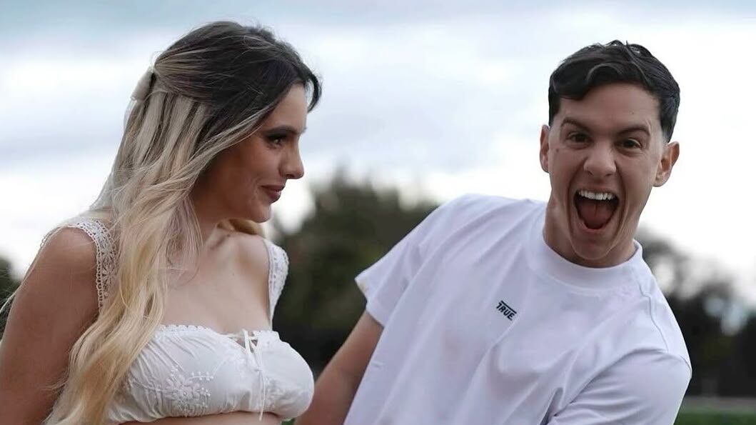 La pareja da un anuncio en sus redes
