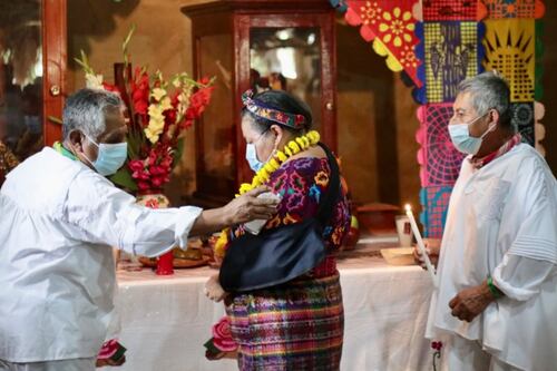 No permitamos que sagrada cultura ancestral se convierta en folclore: Rigoberta Menchú a totonacas