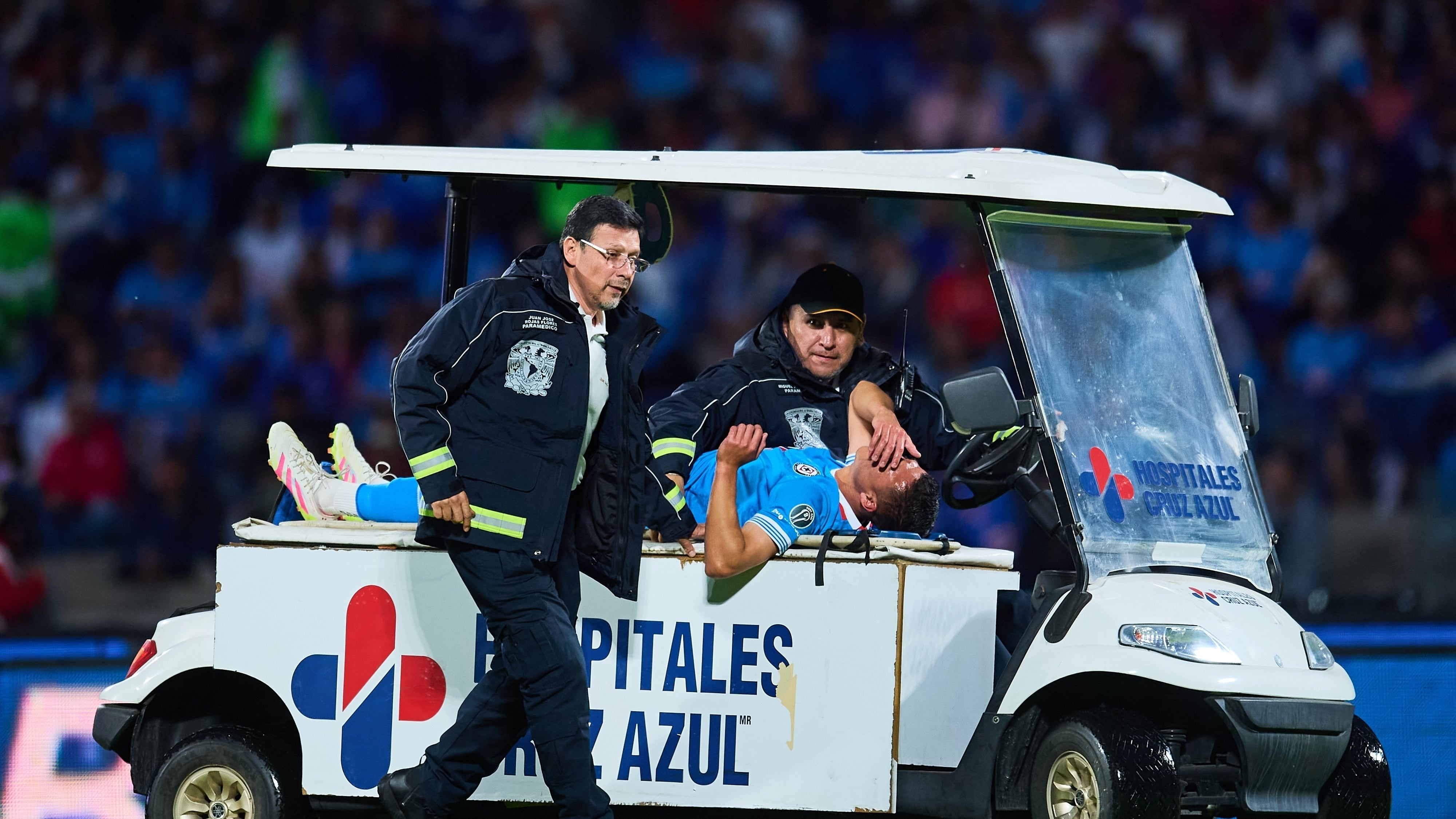 Andres Montaño salió al minuto 8 por una lesión en el encuentro de ida ante León