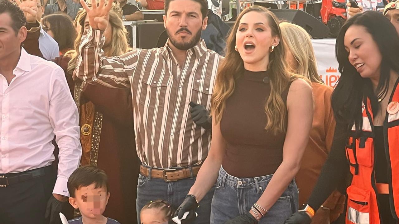 García y Rodríguez fueron los encargados de cortar el primer trozo de rosca.