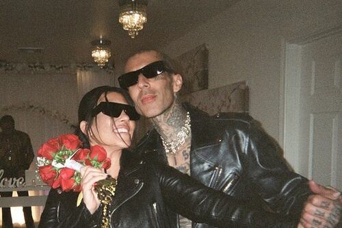 Hija de Travis Barker pide oración por su padre y alarma a sus seguidores