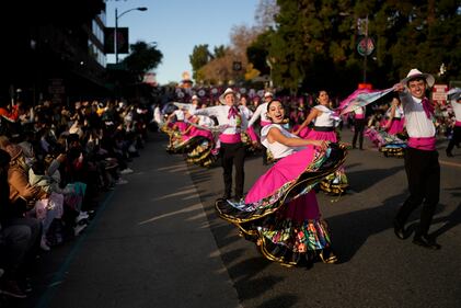 Pasadena le da la bienvenida al año nuevo con su tradicional Desfile de las Rosas.