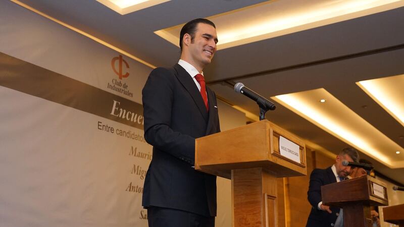 Miguel Torruco gana debate organizado por Club de Industriales