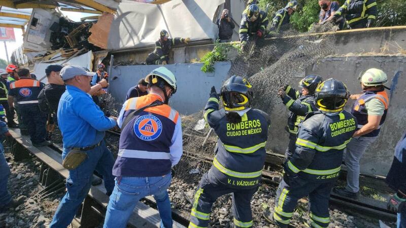 Trabajos en la Línea 5 del Metro para retirar tráiler y puente