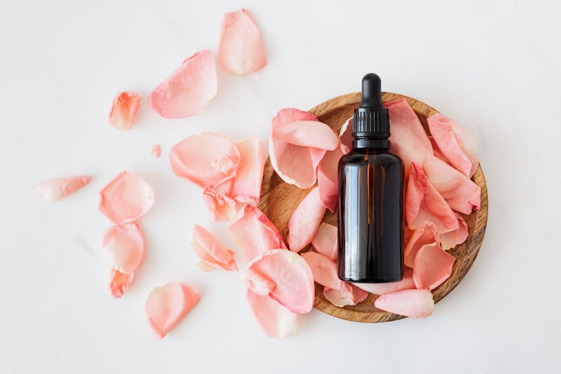 Aquí te mostramos una guía que te ayudará a cuidar de la salud de tu dermis y recomendaciones de productos para tu tipo de piel