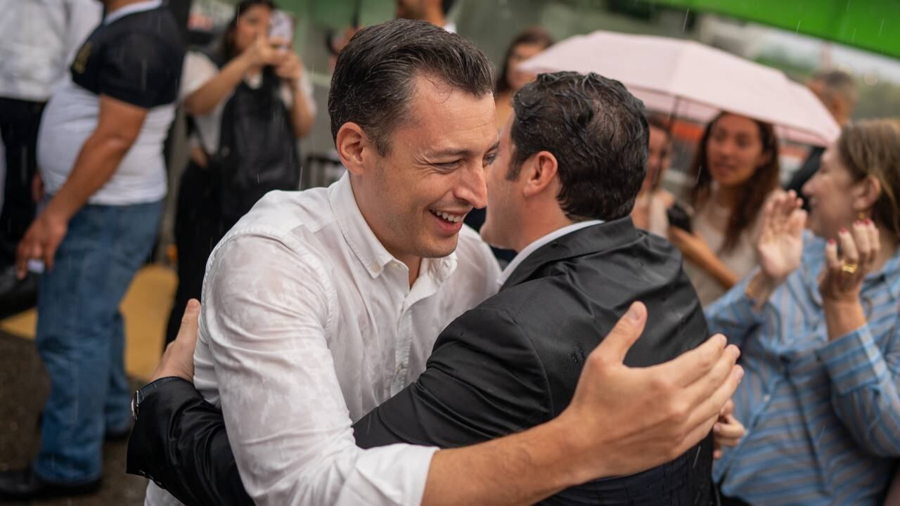 Samuel García y Colosio Riojas inauguraron la obra de Puente Verde bajo una lluvia torrencial. Foto: Cortesía Gobierno de NL