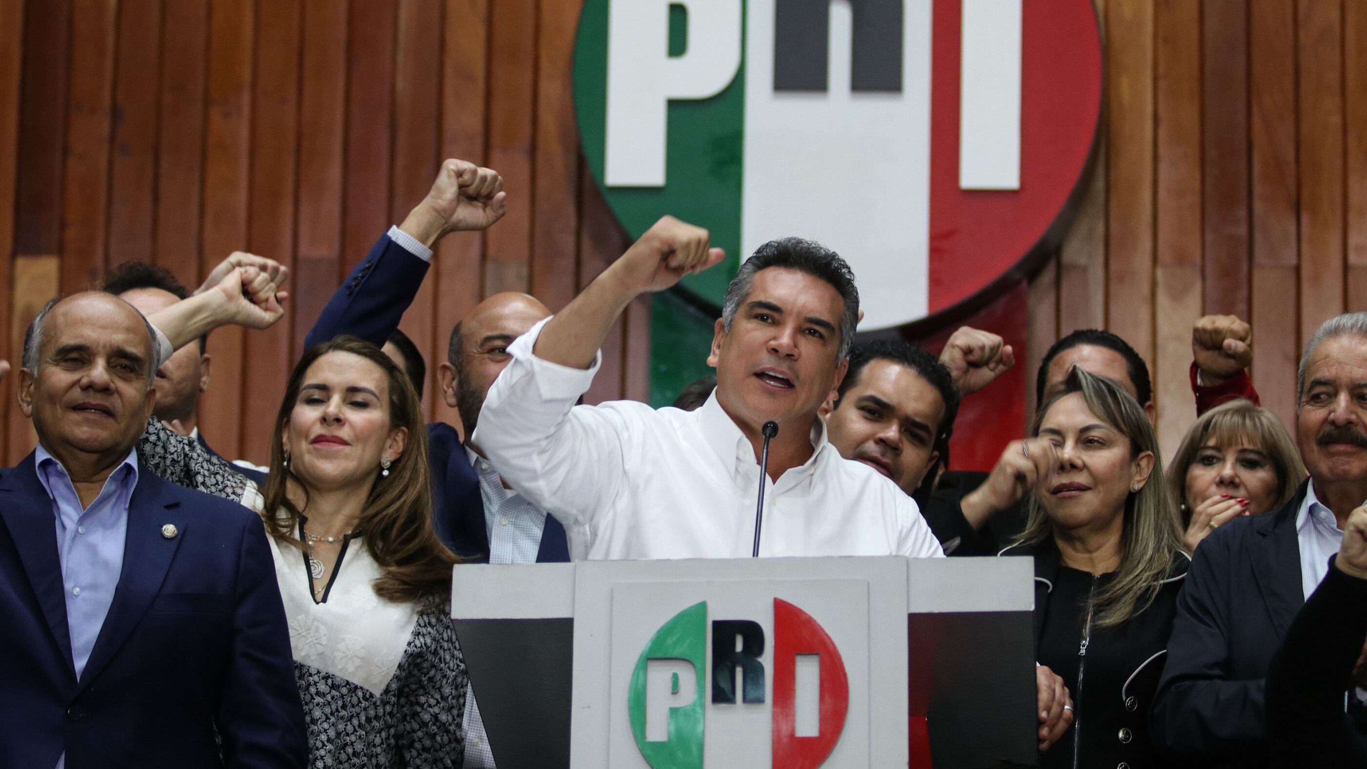 “Jugadas sucias” y “responsabilidad del PRI”, así reaccionan los políticos a “declinación” de Paredes