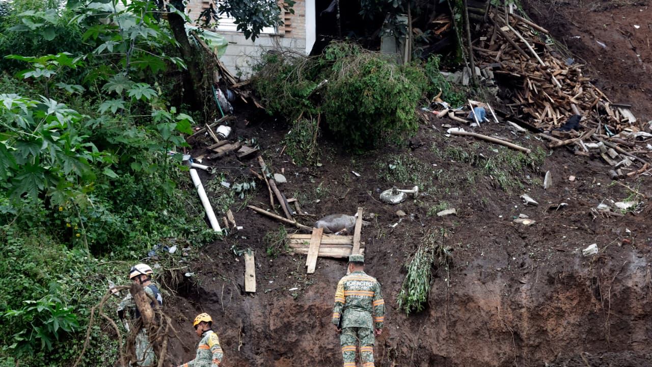 Tres municipios de la Sierra Nortr siguen incomunicados por lluvias; continúan labores de rescate