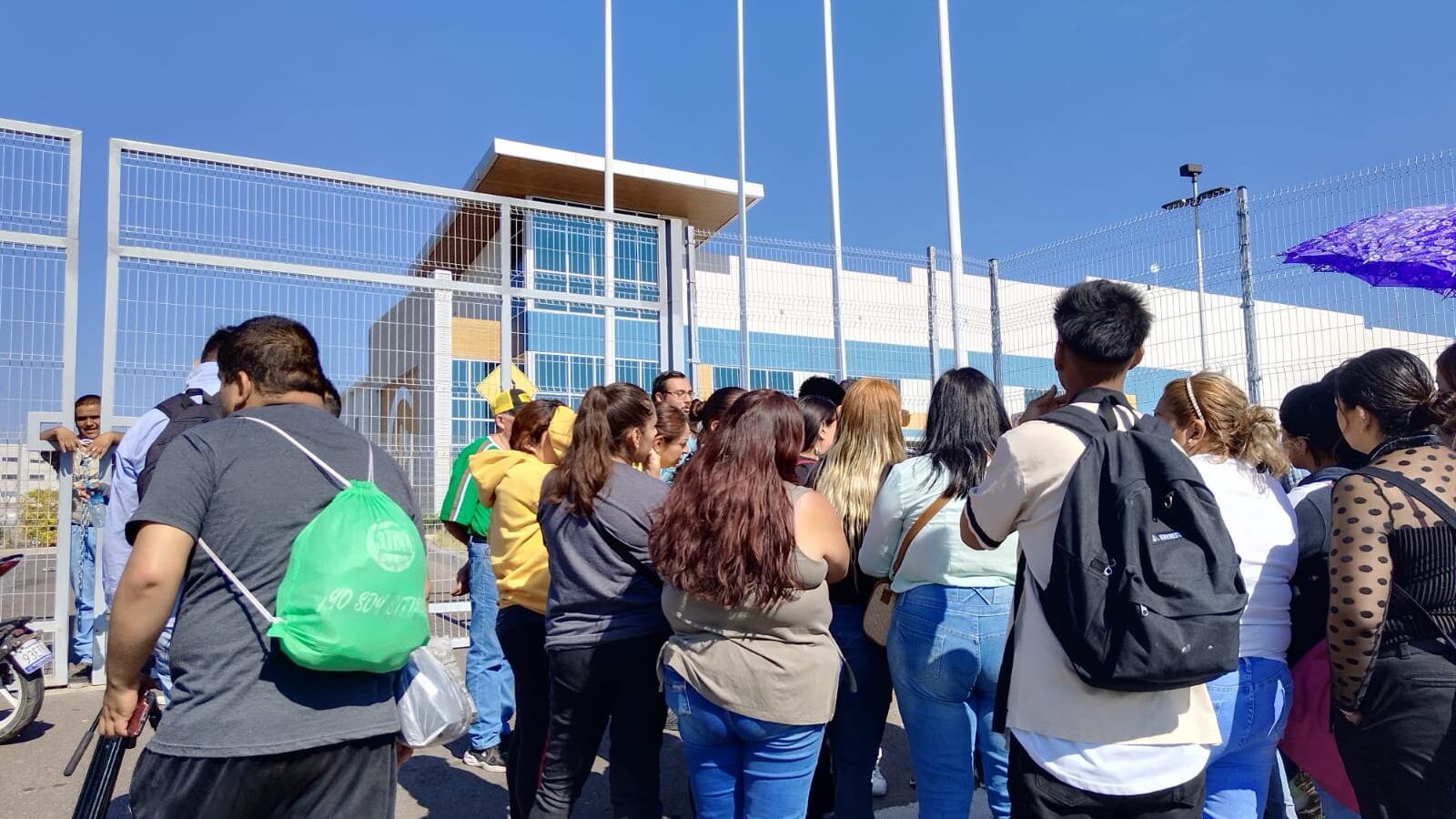Protestan trabajadores en León contra empresa china ante retraso de indemnizaciones.
