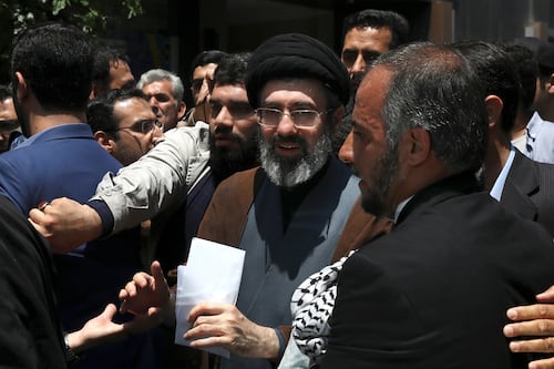 Irán nombra a Mojtaba Jamenei, hijo del fallecido Alí Jamenei, como nuevo líder supremo