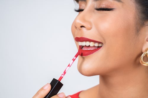 Tres pasos para conseguir labios rojos perfectos esta temporada fría