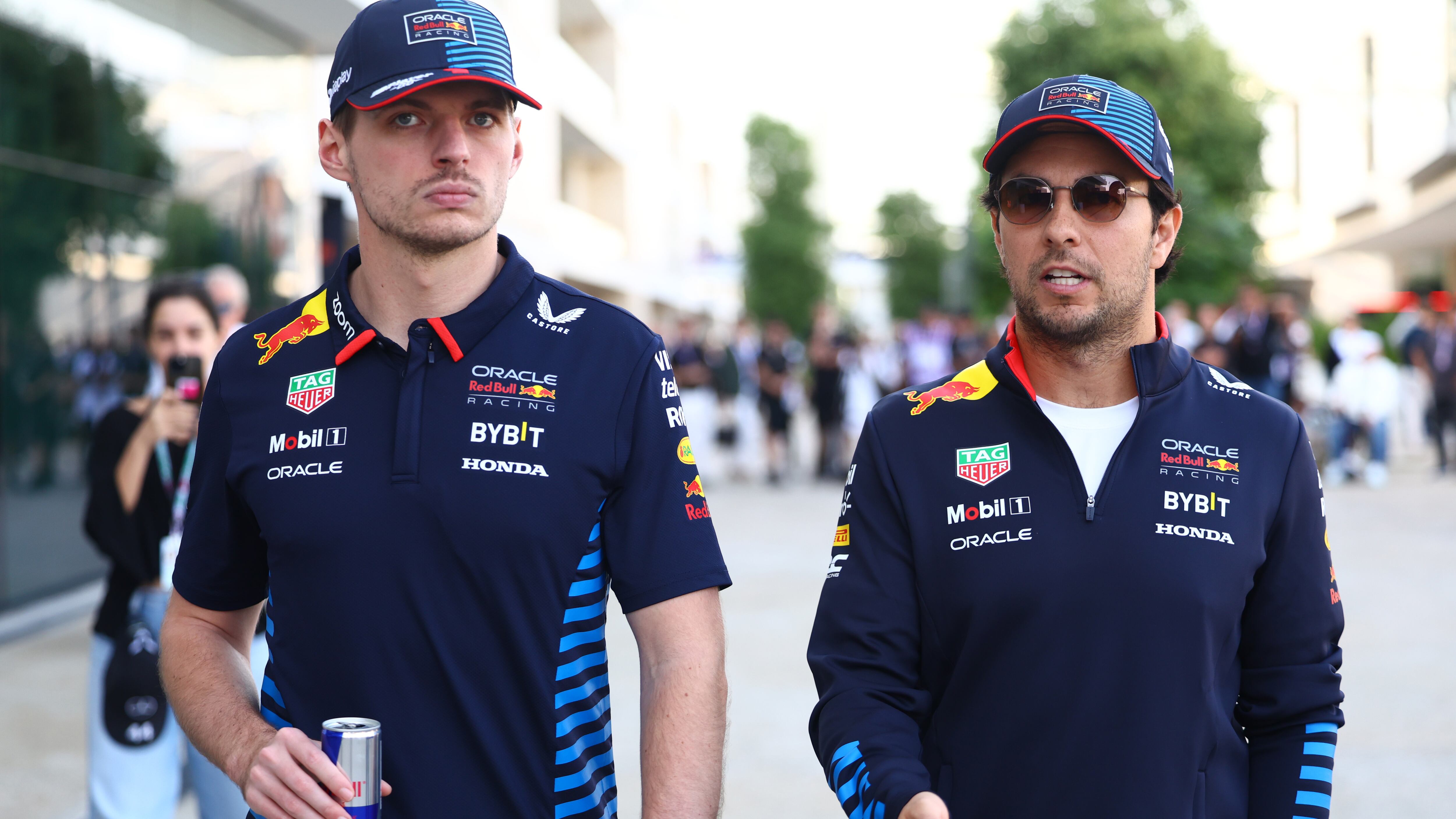 Max Verstappen defendió a Checo Pérez de las críticas.