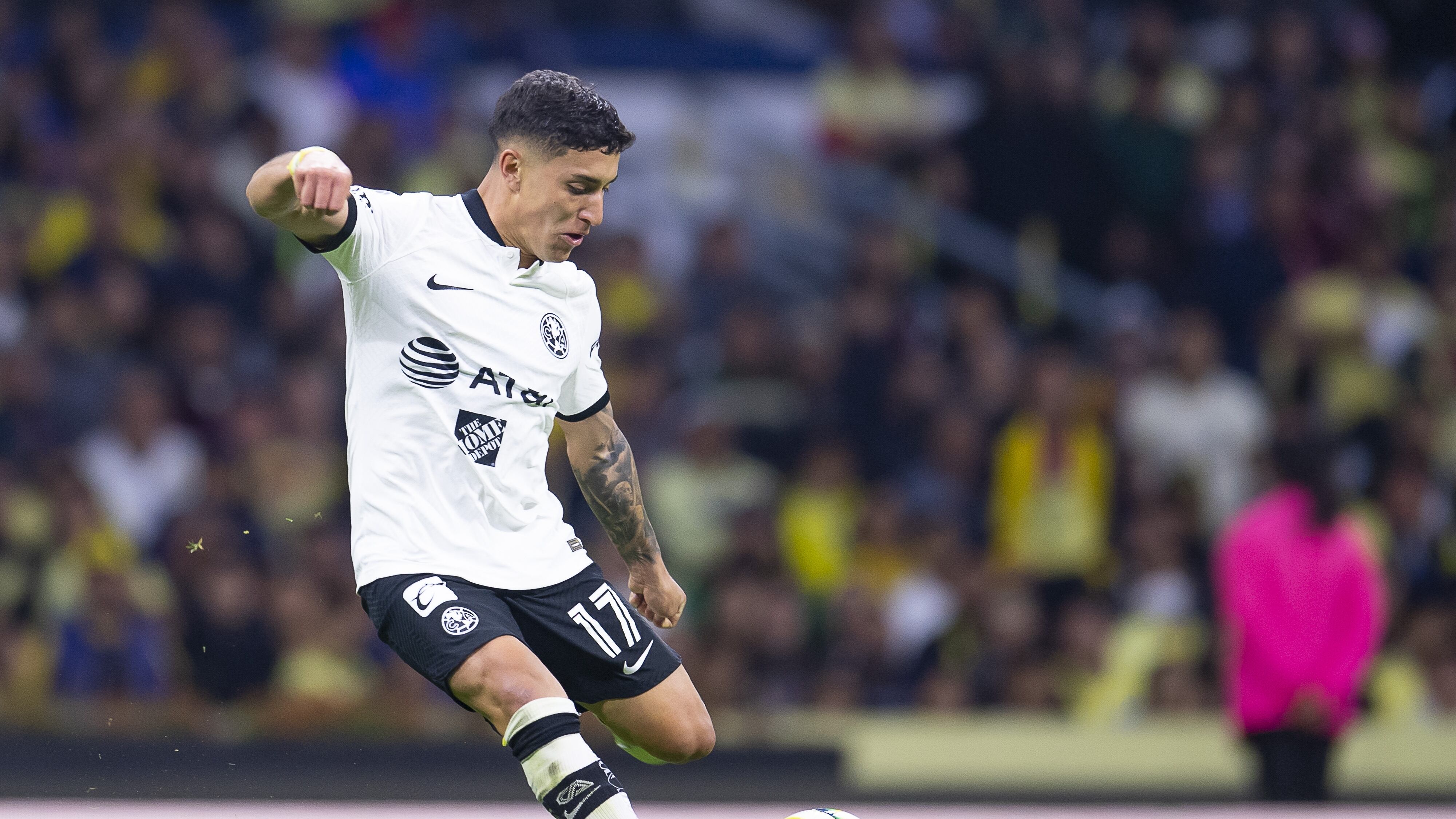 Alejandro Zendejas es uno de los jugadores que han causado polémica las últimas convocatorias