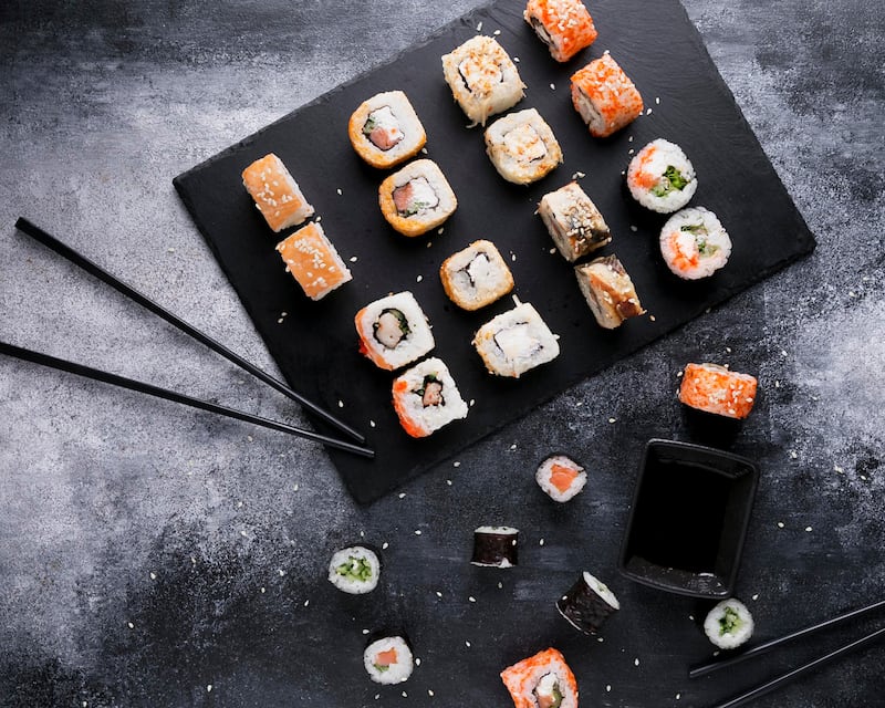 Un fascinante recorrido por las cocinas de Japón devela los secretos ancestrales e innovadores del sushi de la mano de expertos