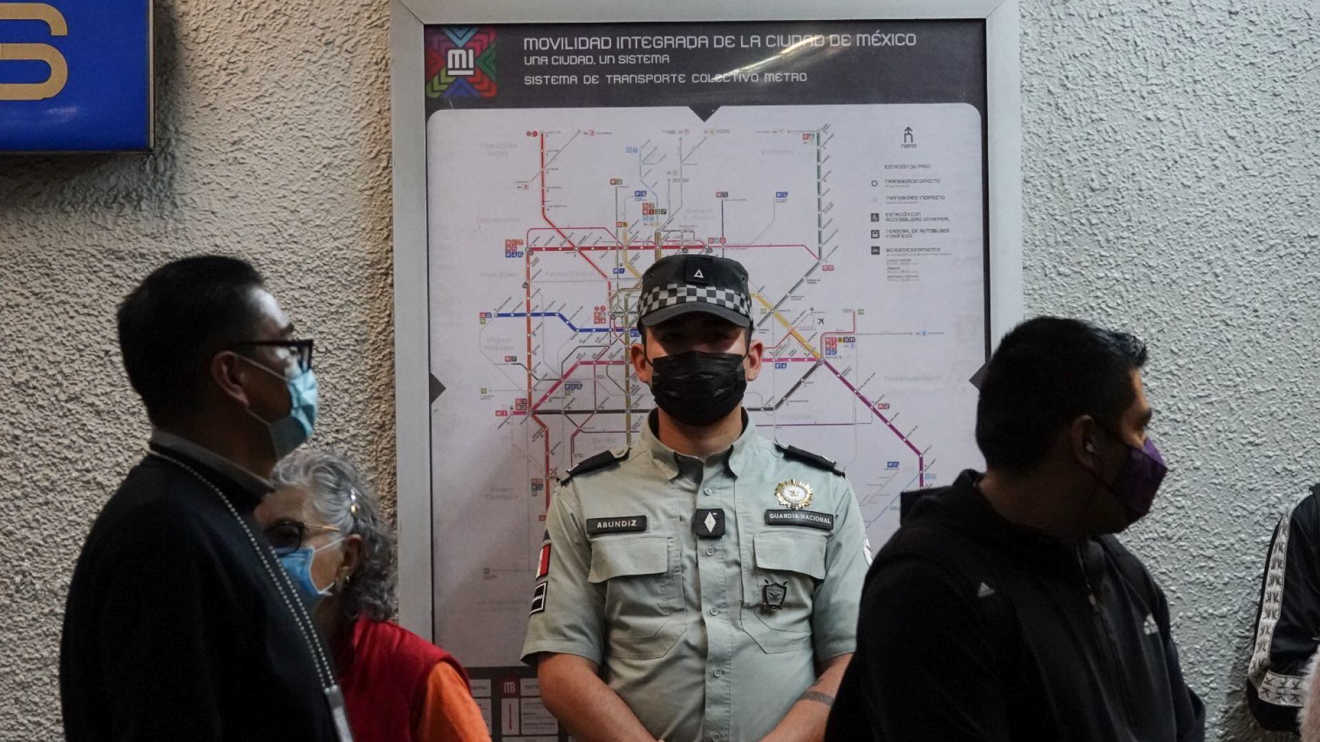 Guardia Nacional no evita que Metro opere entre retrasos, inundaciones y choques