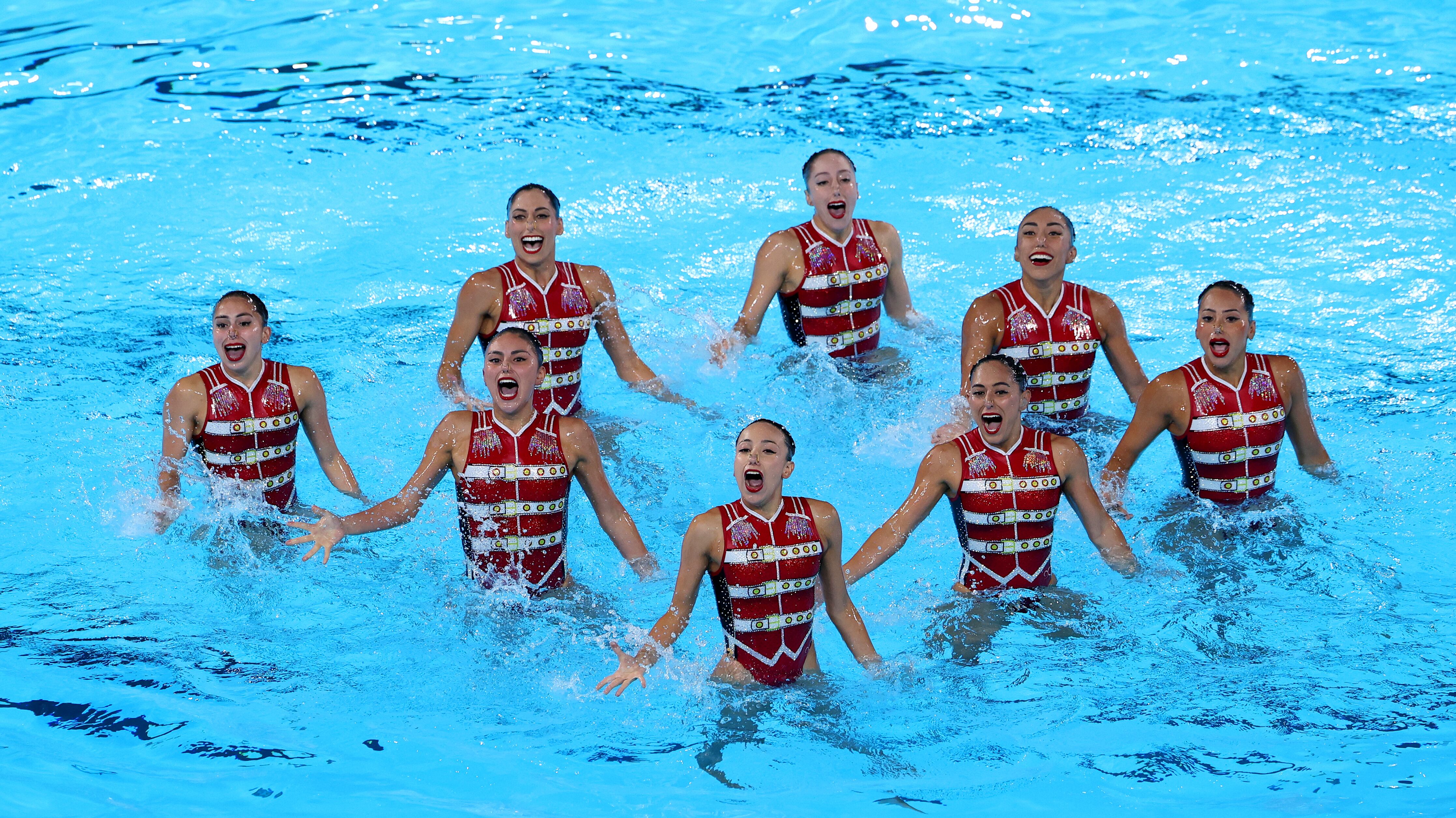 Equipo de natación artística se presentó en París 2024 en la prueba de rutina técnica.