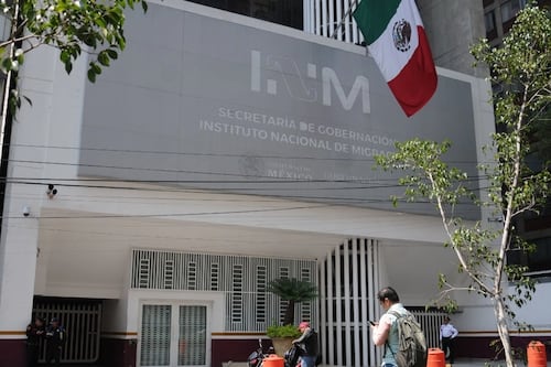 Afanadores que brindan su servicio en el INM amenazan con renunciar debido a que WILK ganó la licitación