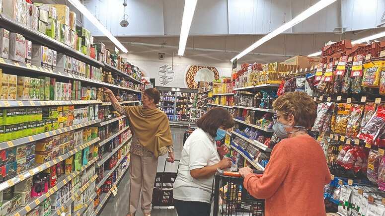 Los consumidores planean gastar 5 mil 700 pesos, 6 de cada 10 usarán su tarjeta de crédito y surtir la despensa entró al top 10 en intención de compra.