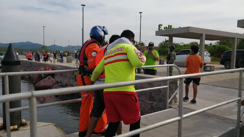 Esta mañana los cuerpos de emergencia reanudaron las labores de búsqueda en la costa de Jalisco.