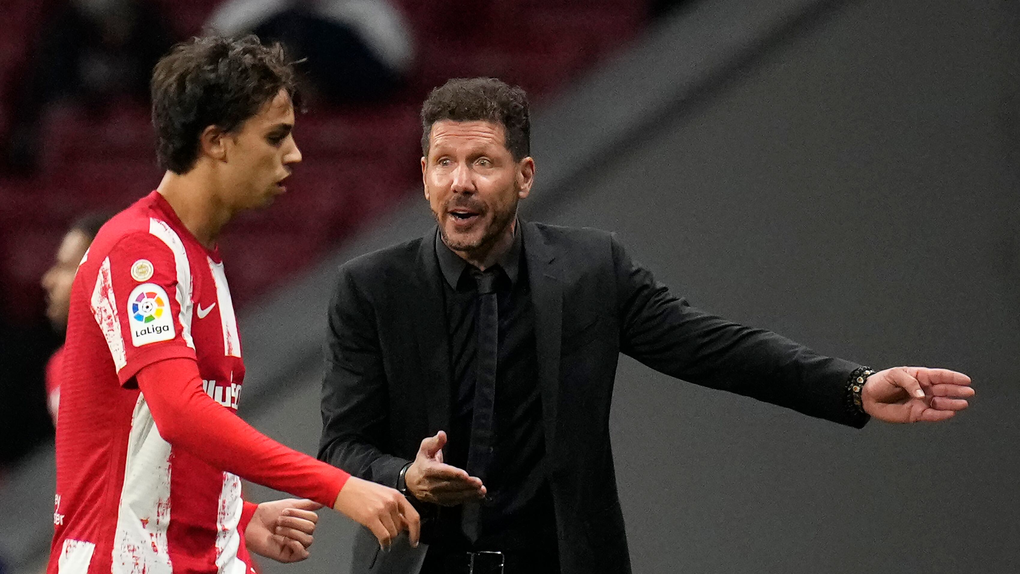 Diego Simeone busca darle salida al portugués del Atlético de Madrid.