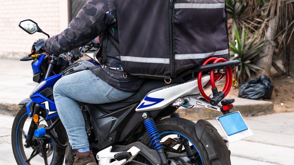 Detienen a hombre que se hacía pasar por repartidor de comida para distribuir droga en CDMX