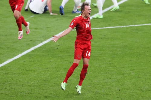 VIDEO: Mikkel Damsgaard marca golazo frente a Inglaterra