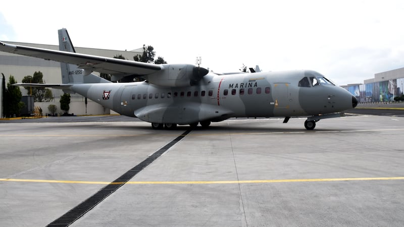 Aeronave de la Marina se accidenta en Galveston en pleno traslado médico con Michou y Mau