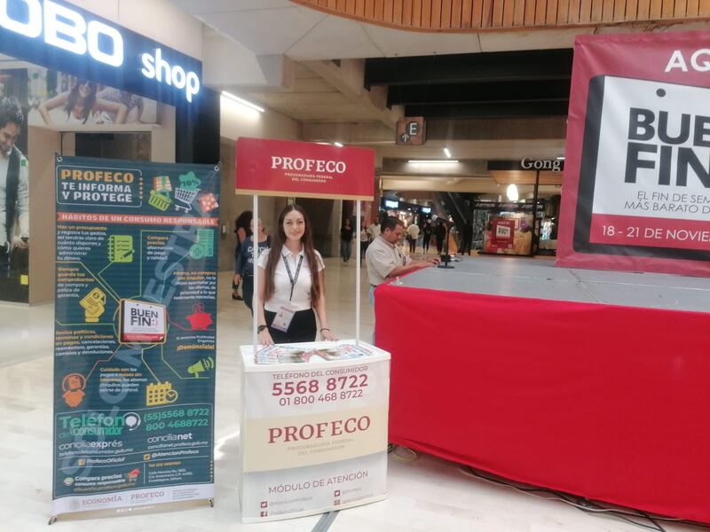 Profeco instaló módulos en diferentes centros comerciales para asesorar a los consumidores.