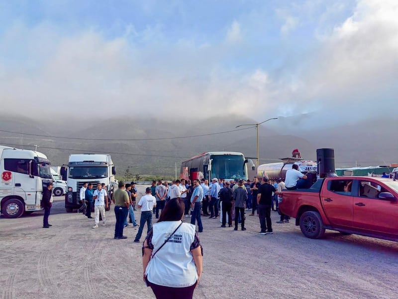 Desde temprano los transportistas se reunieron cerca de un restaurant en la carretera.