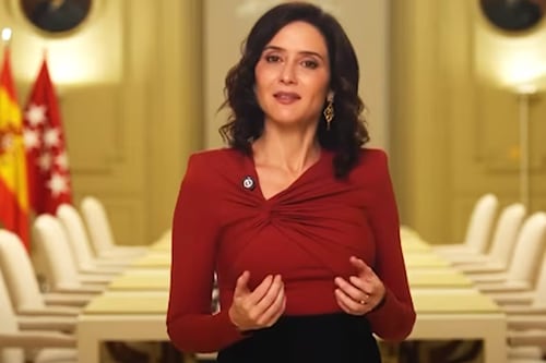 Presidenta de Madrid equipara al Gobierno de México con la dictadura cubana en Mar-a-Lago, la residencia de Trump