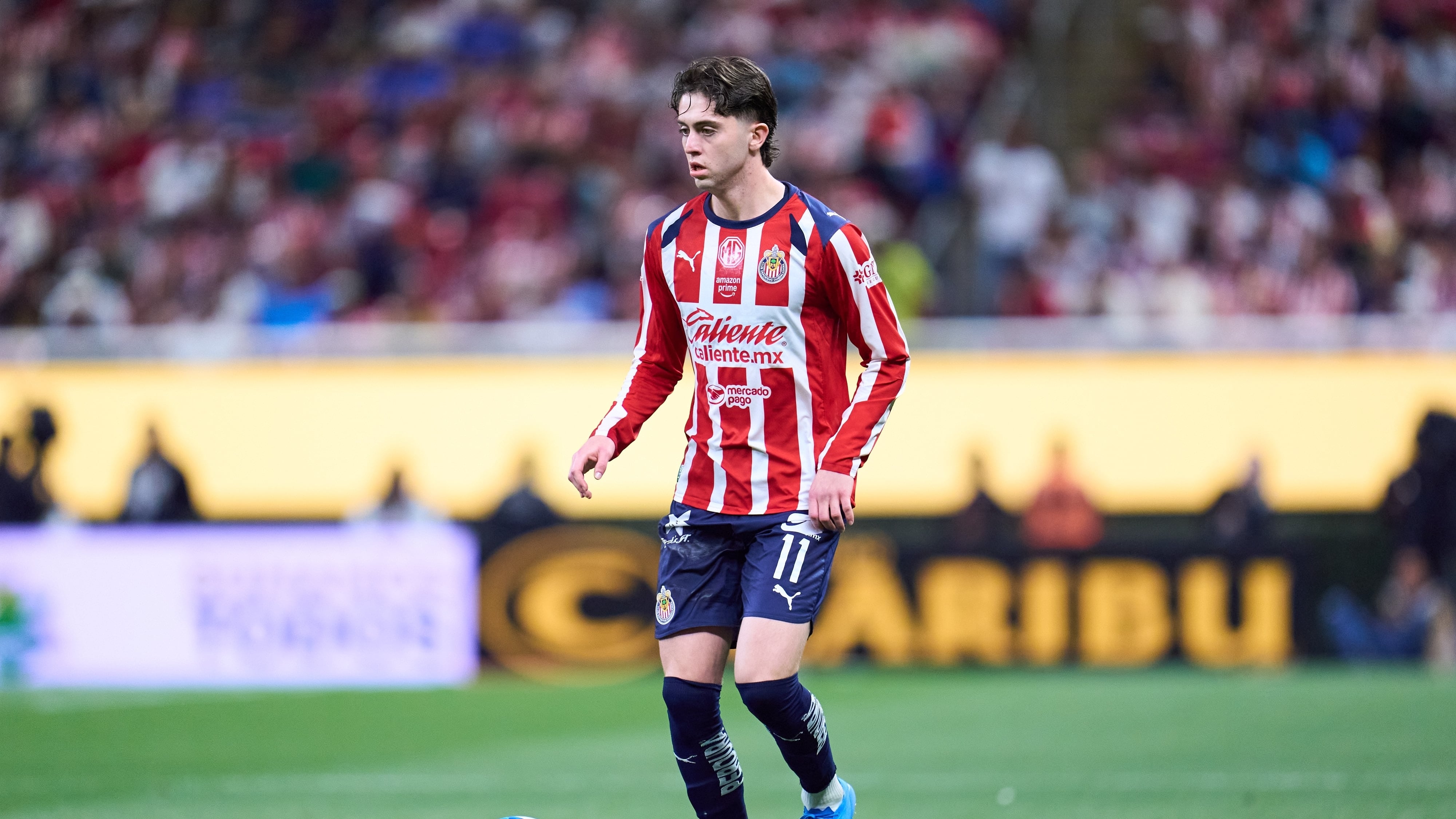 Brian Gutiérrez no es titular en Chivas.