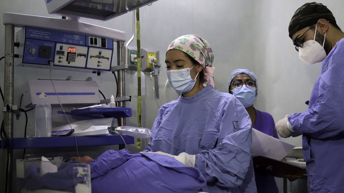 Nacimiento por cesárea.