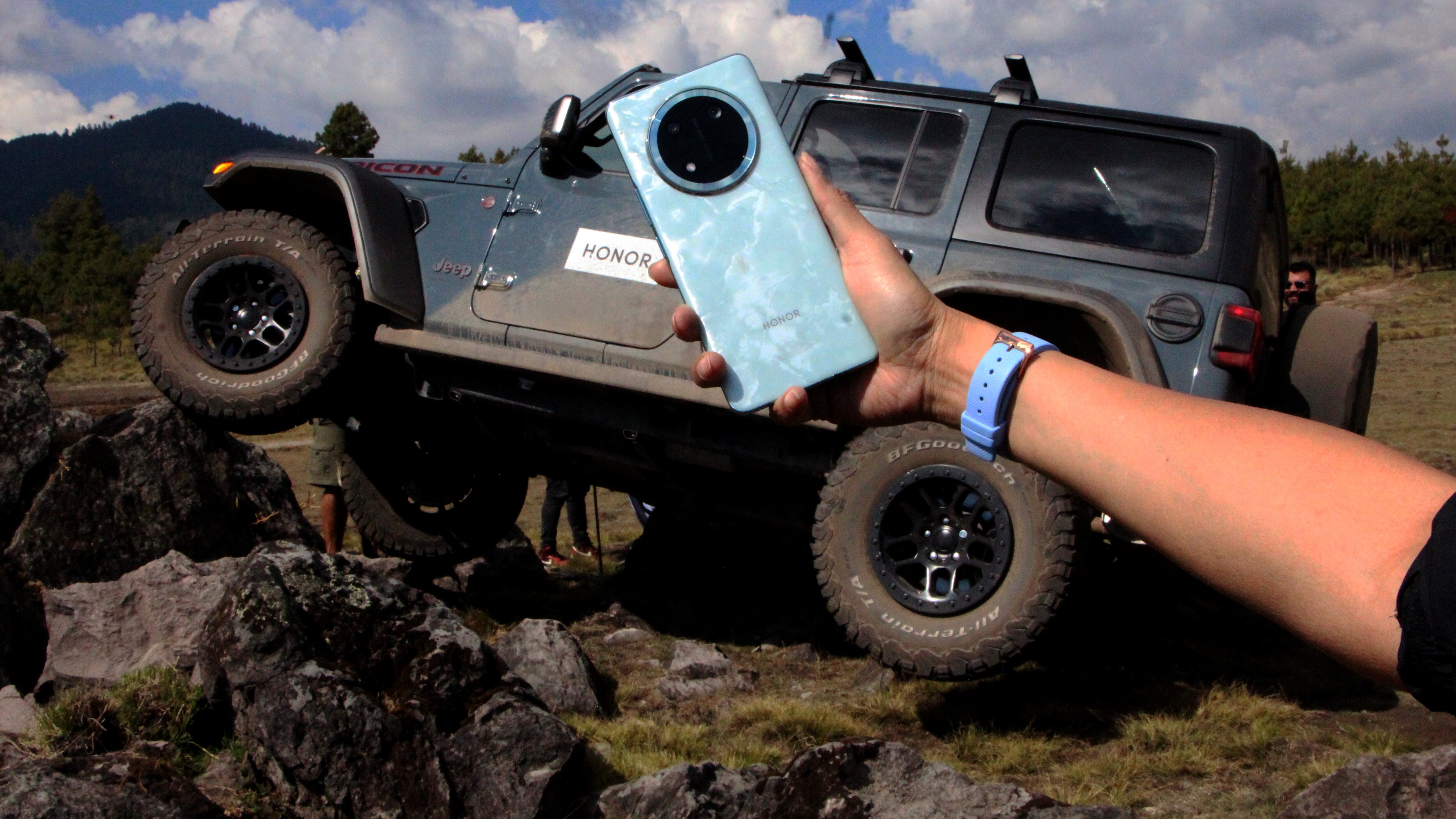 El nuevo HONOR Magic7 Lite aterriza en el mercado mexicano para redefinir la durabilidad en smartphones. Gracias a su resistencia, carga rápida, batería, almacenamiento de 512GB y cámaras potentes se convertirá en el aliado perfecto para un estilo de vida activo