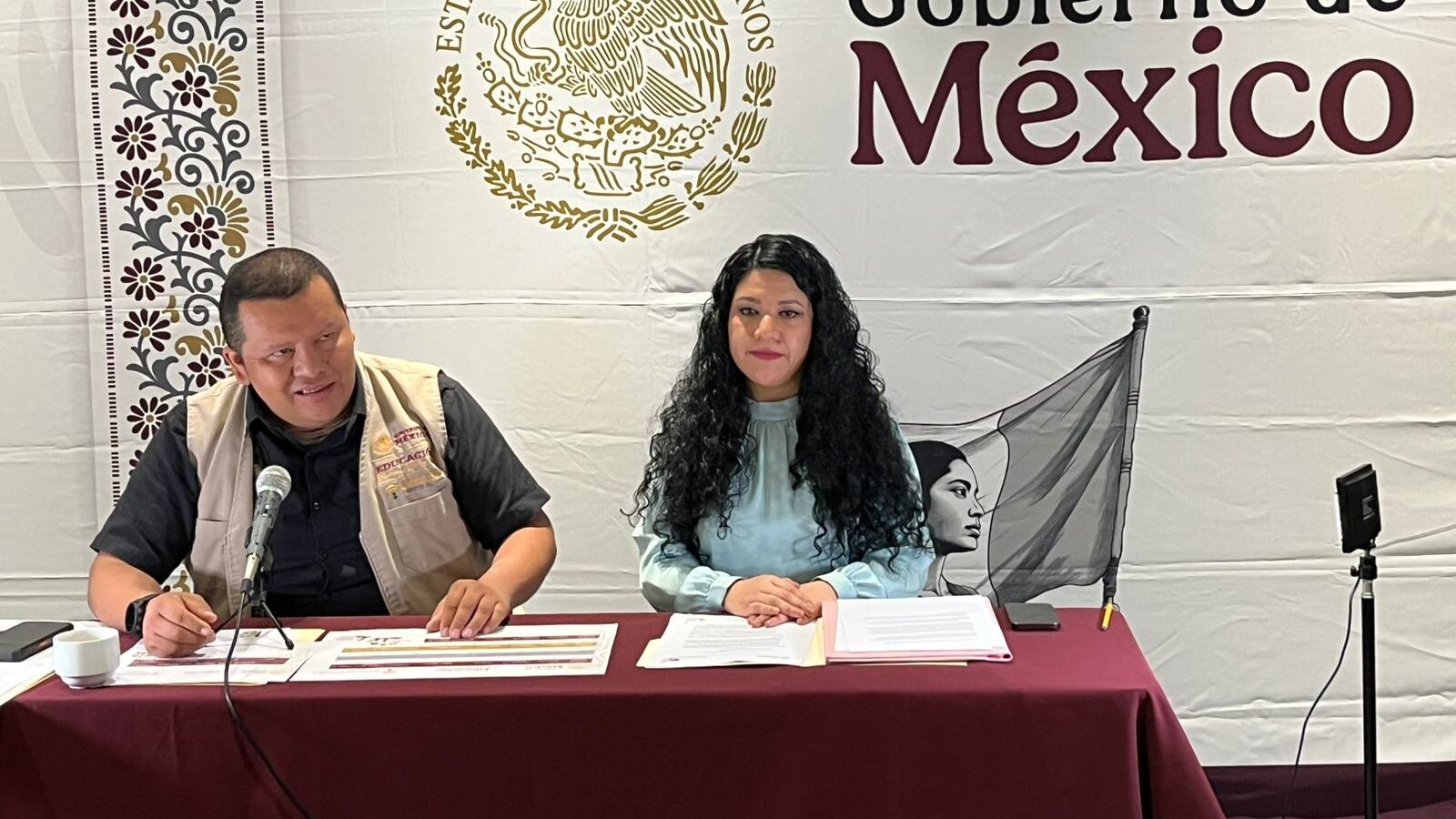 La delegada de los Programas del Bienestar en Jalisco, Katia Meave Ferniza, informó que para el 2025 se espera un aumento en el presupuesto destinado a becas y pensiones en la entidad, que este año superó los 40 mil millones de pesos. Este incremento incluirá la incorporación de nuevos beneficiarios, como los estudiantes de secundaria mediante la Beca Universal “Rita Cetina”, cuyo registro estará abierto hasta el 18 de diciembre de 2024.