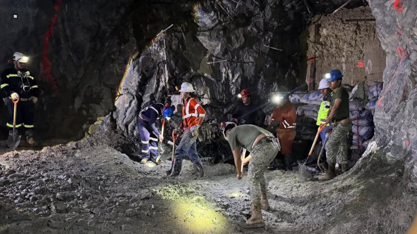 Autoridades federales mantienen labores de rescate en la mina Santa Fe; entre los atrapados se encuentra un trabajador guanajuatense.